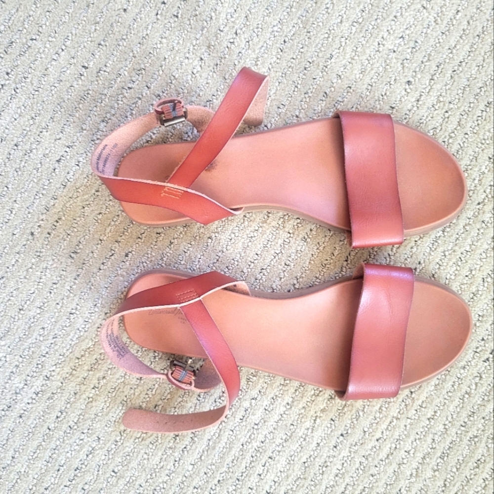 Leather sandals